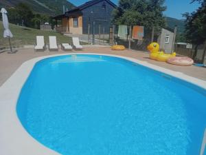 a large blue swimming pool in a backyard at Casa Antonio in Susañe del Sil