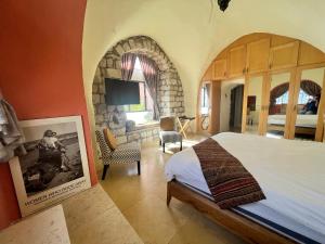 Letto o letti in una camera di Artists' Colony Inn Zefat
