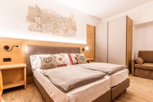 Posteľ alebo postele v izbe v ubytovaní Residence Hotel Santa Maria piscina e wellness