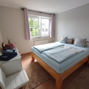 a large bed in a room with a window at Appartment Relaxtage in Zingst