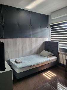 Łóżko lub łóżka w pokoju w obiekcie M Hostel