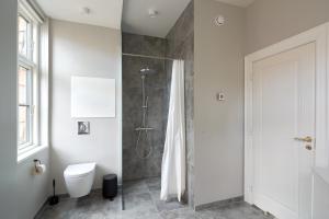 Ванна кімната в Large 4 bedroom with Balcony & Bathtub in CPH City