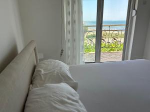 Un pat sau paturi într-o cameră la Apartments Doda