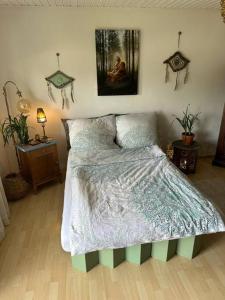 Postel nebo postele na pokoji v ubytování Urlaubstraum am Brombachsee- 5 stilvolle Zimmer-