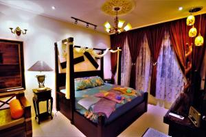 - une chambre avec 2 lits superposés dans l'établissement Boutique Studio with exclusive views and amenities, à Kuching