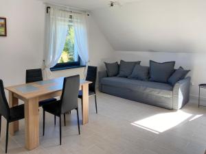 Część wypoczynkowa w obiekcie Apartamenty - Dom Smołdziński Las