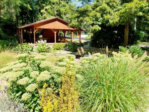 Vonkajšia záhrada v ubytovaní Resort Lesní Lázně