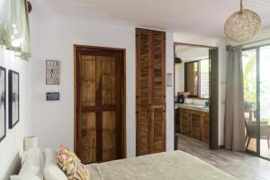 Кровать или кровати в номере Ohana Villas