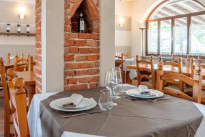 A restaurant or other place to eat at Agriturismo Cantine Bevione - Rooms with air conditioning