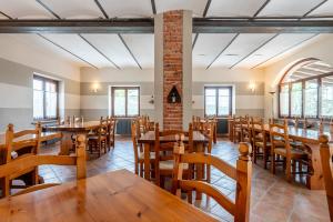 A restaurant or other place to eat at Agriturismo Cantine Bevione - Rooms with air conditioning