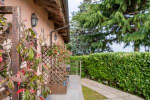 A garden outside Agriturismo Cantine Bevione - Rooms with air conditioning