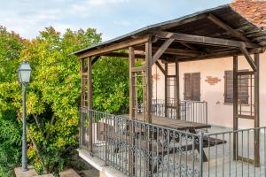 A balcony or terrace at Agriturismo Cantine Bevione - Rooms with air conditioning