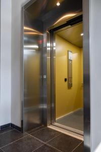 a elevator in a building with a mirror at Park Lofts Groningen Penthouse in Groningen