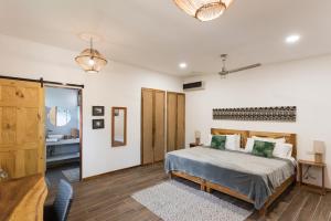 Кровать или кровати в номере Ohana Villas