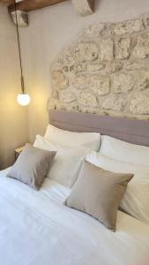Ein Bett oder Betten in einem Zimmer der Unterkunft Mascheroni Luxury Rooms