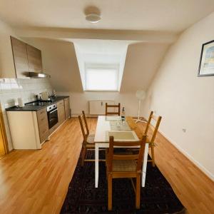 a kitchen and dining room with a table and chairs at Nette Kuschelige Wohnung 2 in Bochum