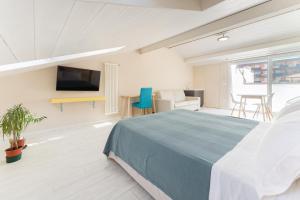 a bedroom with a bed and a tv and a table at Oceano Rooms in Termoli