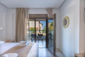 Gallery image of Sunshine Rooms and Suites in Nea Vrasna +55 photos