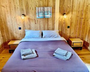 Posteľ alebo postele v izbe v ubytovaní chalet du Champel jacuzzi