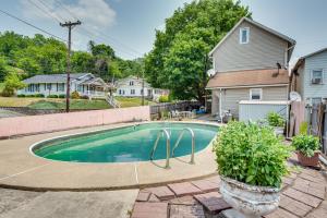 Foto dalla galleria di Condo Rental with Pool Access about 11 Mi to Allentown! a Hollo
