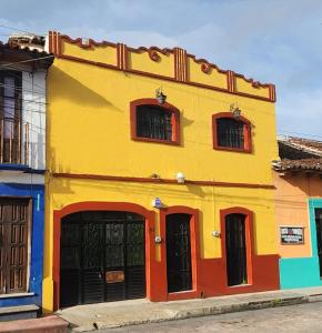 a colorful building on a city street at La Embajada Hostel in San Cristóbal de Las Casas