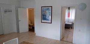 a room with white walls and a picture on the wall at Hällevadsholm in Hällevadsholm