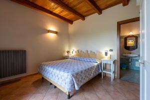 A bed or beds in a room at Agriturismo Cantine Bevione - Rooms with air conditioning