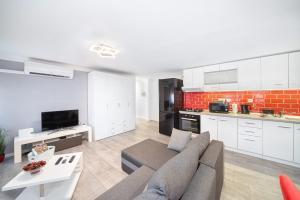 Kuchyňa alebo kuchynka v ubytovaní Centroom Pécs Apartman