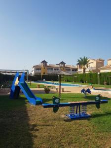 Detský kútik v ubytovaní Apartamento MonteGolf con TERRAZA PRIVADA