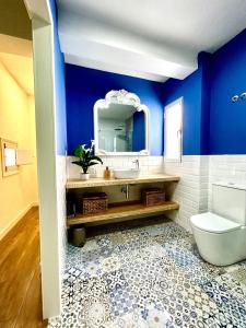 a blue bathroom with a sink and a toilet at SolGredos in Arenas de San Pedro