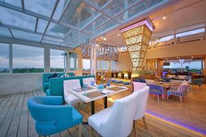 Posezení v ubytování de Vins Sky Hotel Seminyak