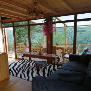a living room with a zebra print rug at YEŞİL BAHÇE EVLERİ 
