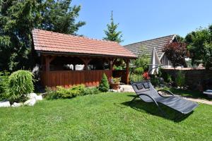 a bench in a yard with a gazebo at PRIVAT MARIANNA in Žakovce