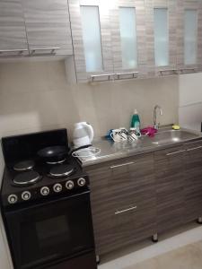 a kitchen with a stove top oven next to a sink at Centro Histórico, candelaria -est Las aguas in Bogotá