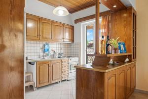 Gallery image of Lefkes Apartment in Lygia +27 photos