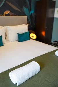 Кровать или кровати в номере Guest House Jacarandá Faro