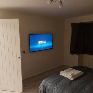 a bedroom with a television on a wall with a bed at Lovely & Beautiful 2 Bed-Apartment in Borehamwood in Borehamwood