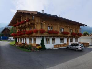Budynek, w którym mieści się gospodarstwo agroturystyczne