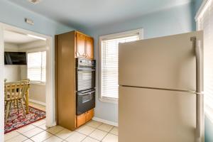 Imagem da galeria de 8 Mi to French Quarter Quiet Jefferson Home em Jefferson mais 16 fotografias