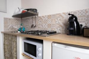 A kitchen or kitchenette at DUCEZIO rooms