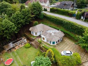 an aerial view of a house with a roof at Capivari Lodge in Campos do Jordão +245 photos
