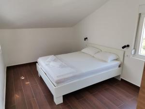 Ein Bett oder Betten in einem Zimmer der Unterkunft Gato