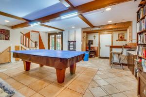 Pet-Friendly Fort Thomas Vacation Rental with Deck!