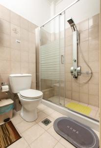 a bathroom with a toilet and a shower at Central Cozy Apartment in Sparta