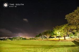 a view of a golf course at night at The South-Dawn in Hengchun