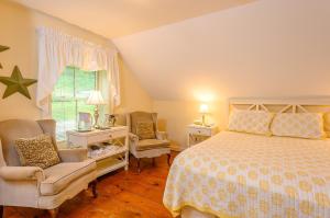 Postel nebo postele na pokoji v ubytování Brass Lantern Inn