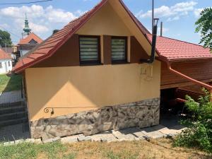 Budova, v ktorej sa apartmán nachádza