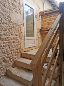 a staircase leading to a door in a brick wall at Studio Climatisé 38m2 Poitiers proche Futuroscope in Buxerolles