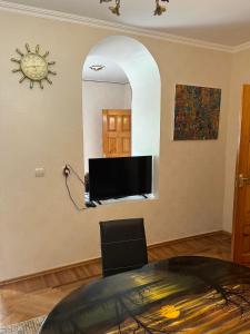 A television and/or entertainment centre at Story Guesthouse