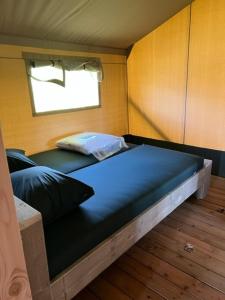 מיטה או מיטות בחדר ב-Safaritent 1